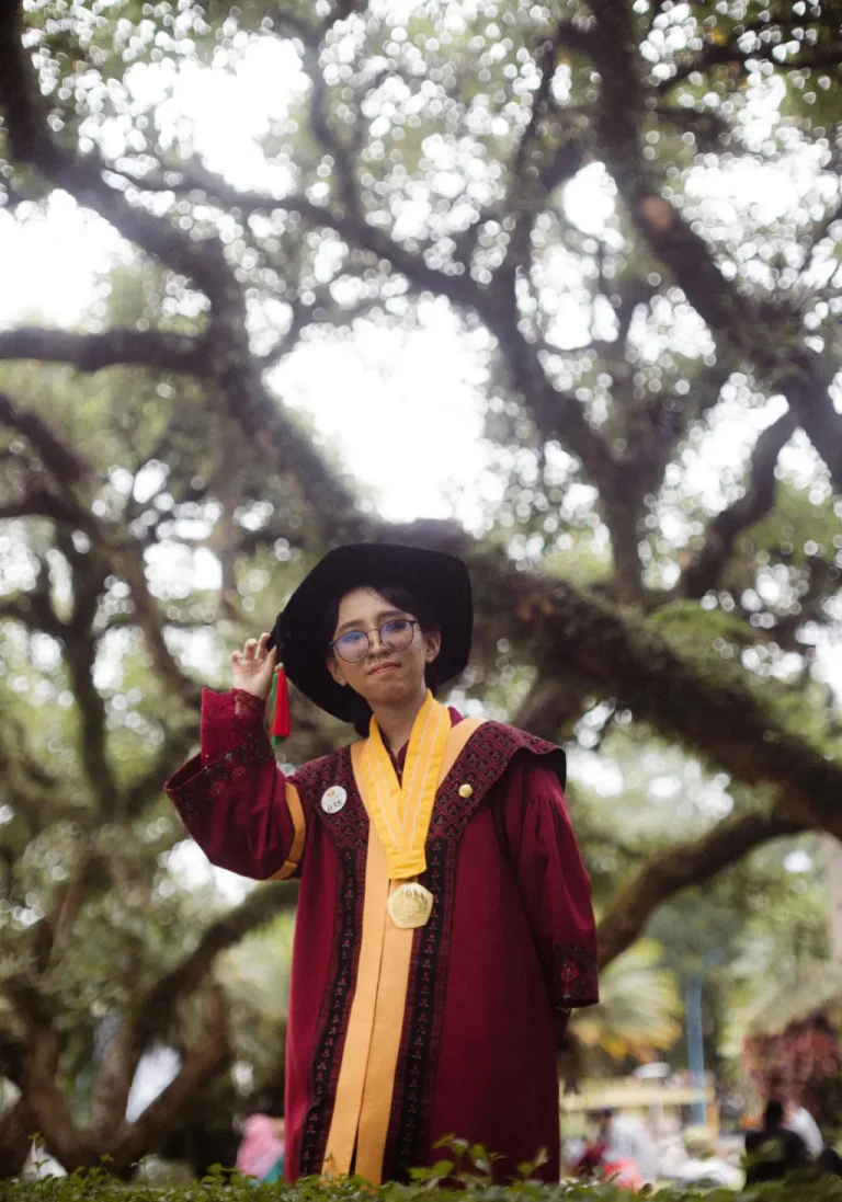 Creative Visual Profile Portrait of of Nova Indriani Nurcholifah Koswara: person with glasses